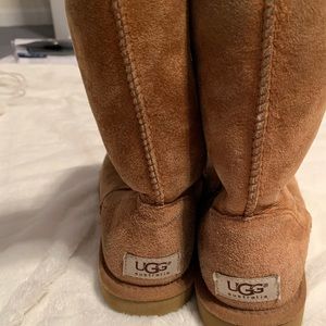 Chestnut brown short Uggs